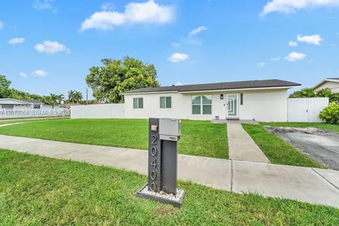 20400 NW 38th Ct