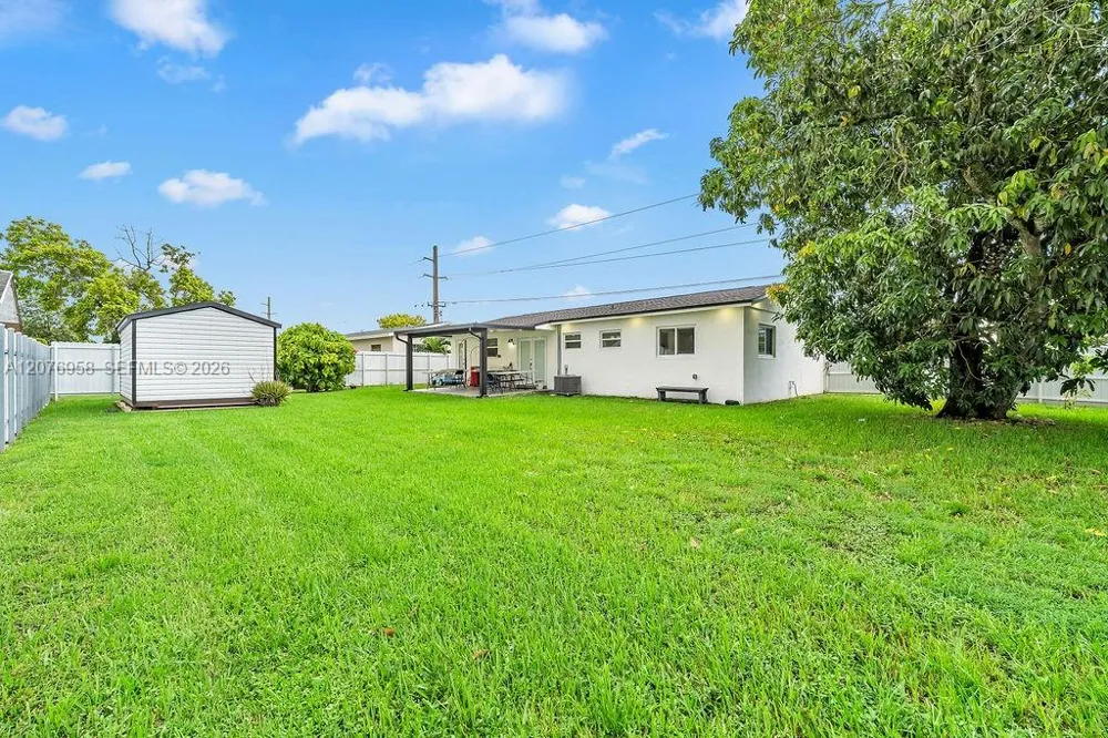 20400 NW 38th Ct Miami Gardens, FL 33055