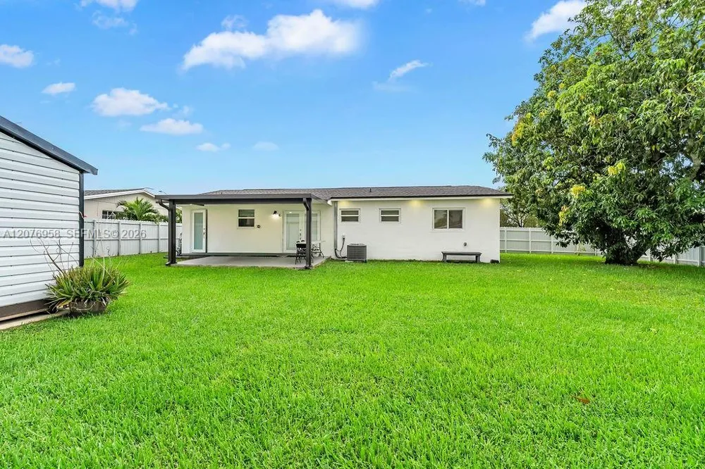 20400 NW 38th Ct Miami Gardens, FL 33055