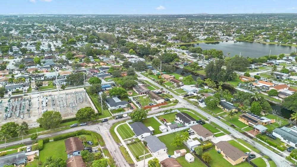 20400 NW 38th Ct Miami Gardens, FL 33055