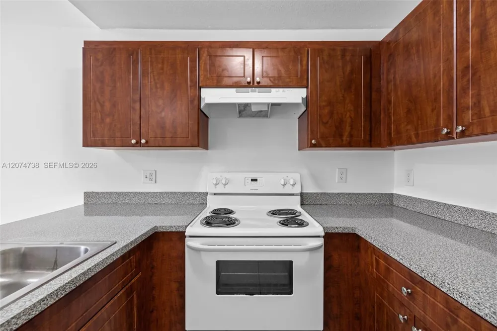 2429 W 78th St #102 Hialeah, FL 33016