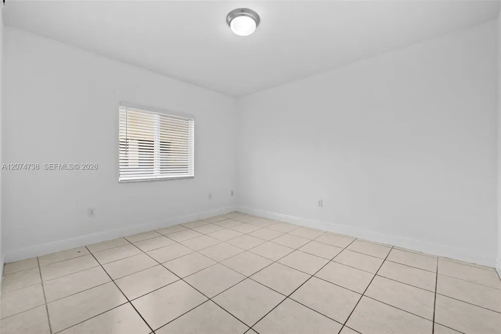 2429 W 78th St #102 Hialeah, FL 33016