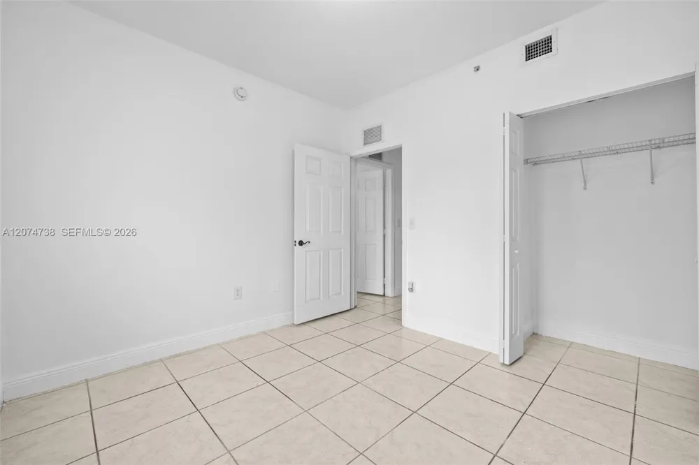 2429 W 78th St #102 Hialeah, FL 33016