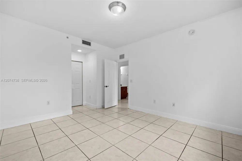 2429 W 78th St #102 Hialeah, FL 33016