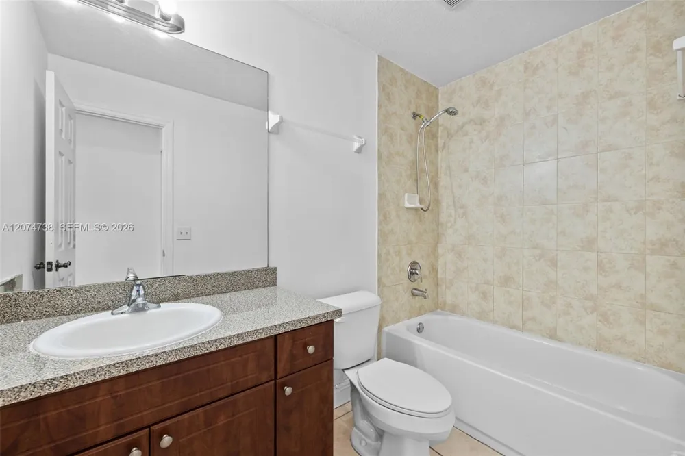 2429 W 78th St #102 Hialeah, FL 33016