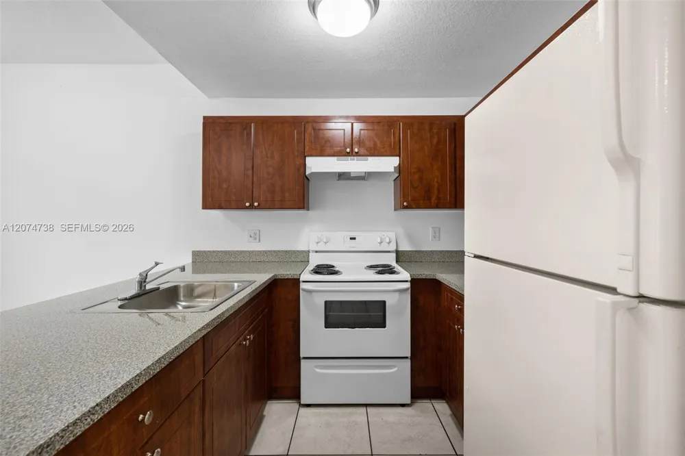 2429 W 78th St #102 Hialeah, FL 33016