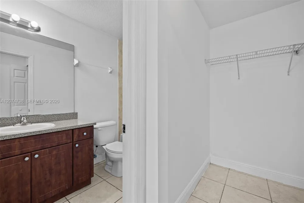 2429 W 78th St #102 Hialeah, FL 33016