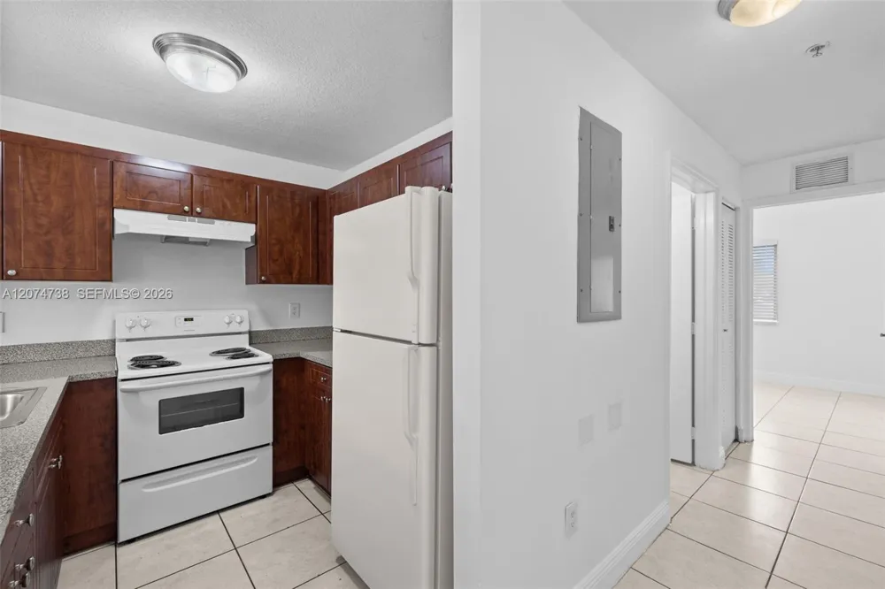 2429 W 78th St #102 Hialeah, FL 33016