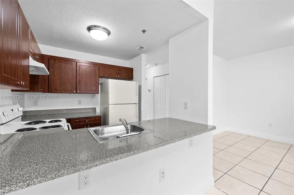 2429 W 78th St #102 Hialeah, FL 33016