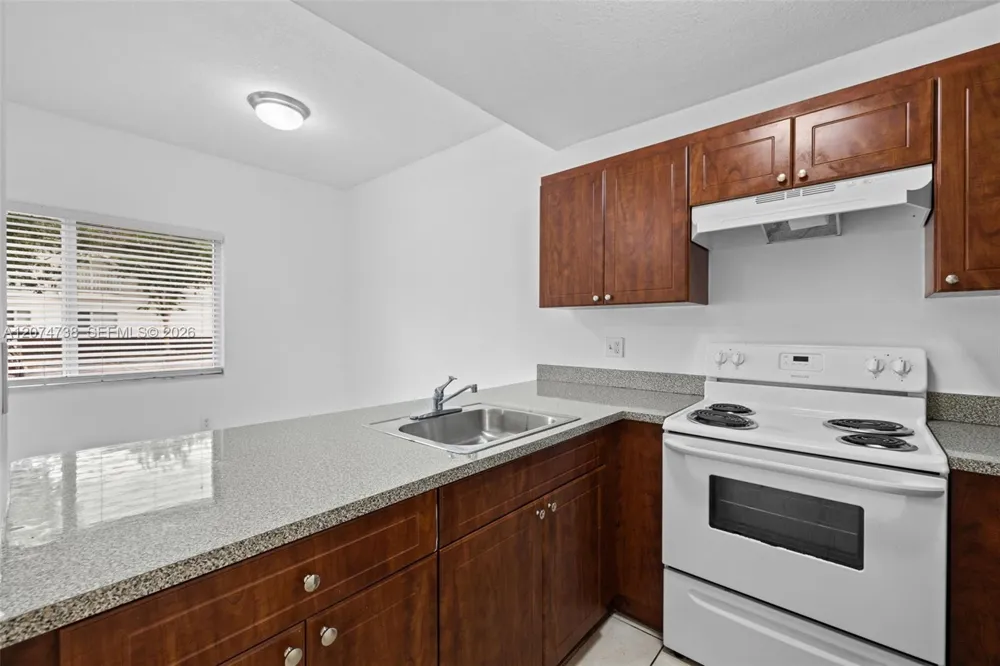 2429 W 78th St #102 Hialeah, FL 33016