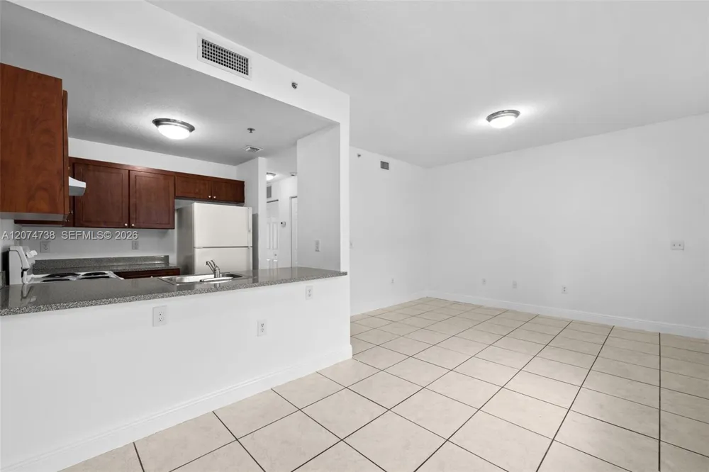 2429 W 78th St #102 Hialeah, FL 33016