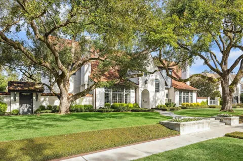 2520 Del Monte Drive