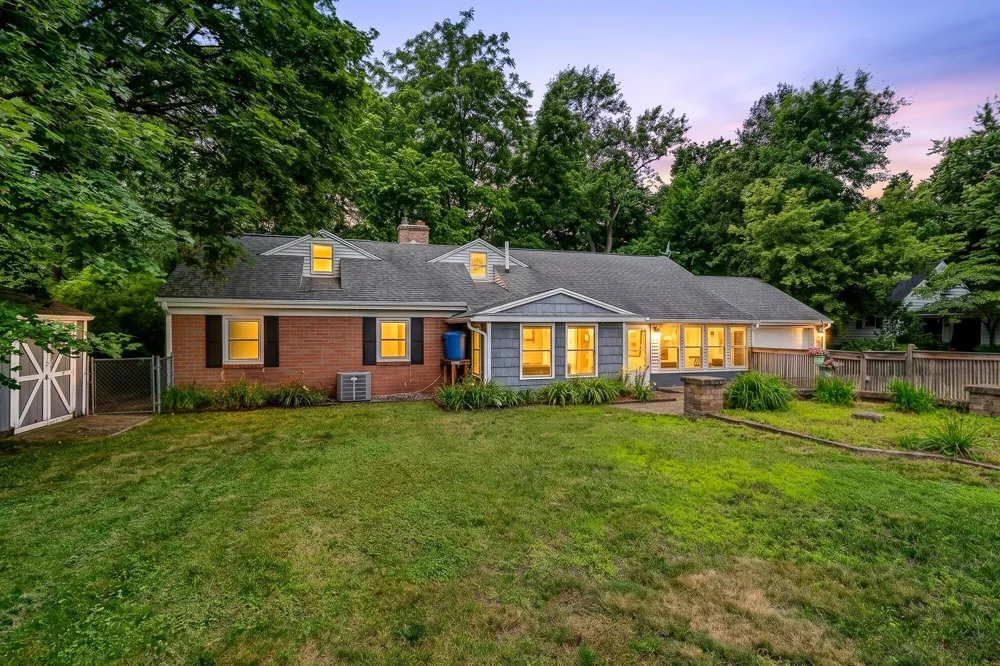 1218 Pinehurst Boulevard Kalamazoo, MI 49006