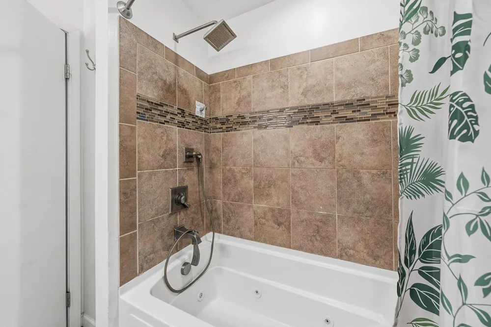 1218 Pinehurst Boulevard Kalamazoo, MI 49006