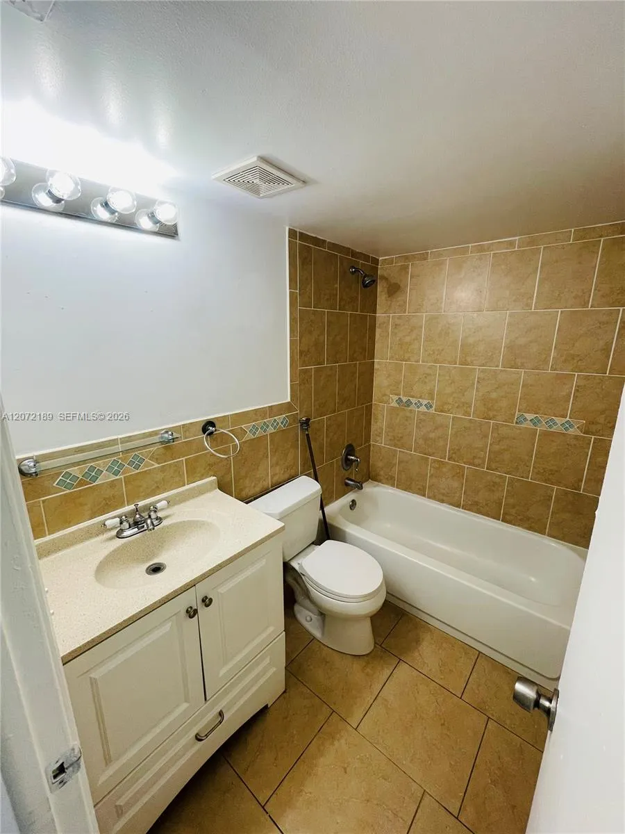 20005 NE 3rd Ct #5 Miami, FL 33179
