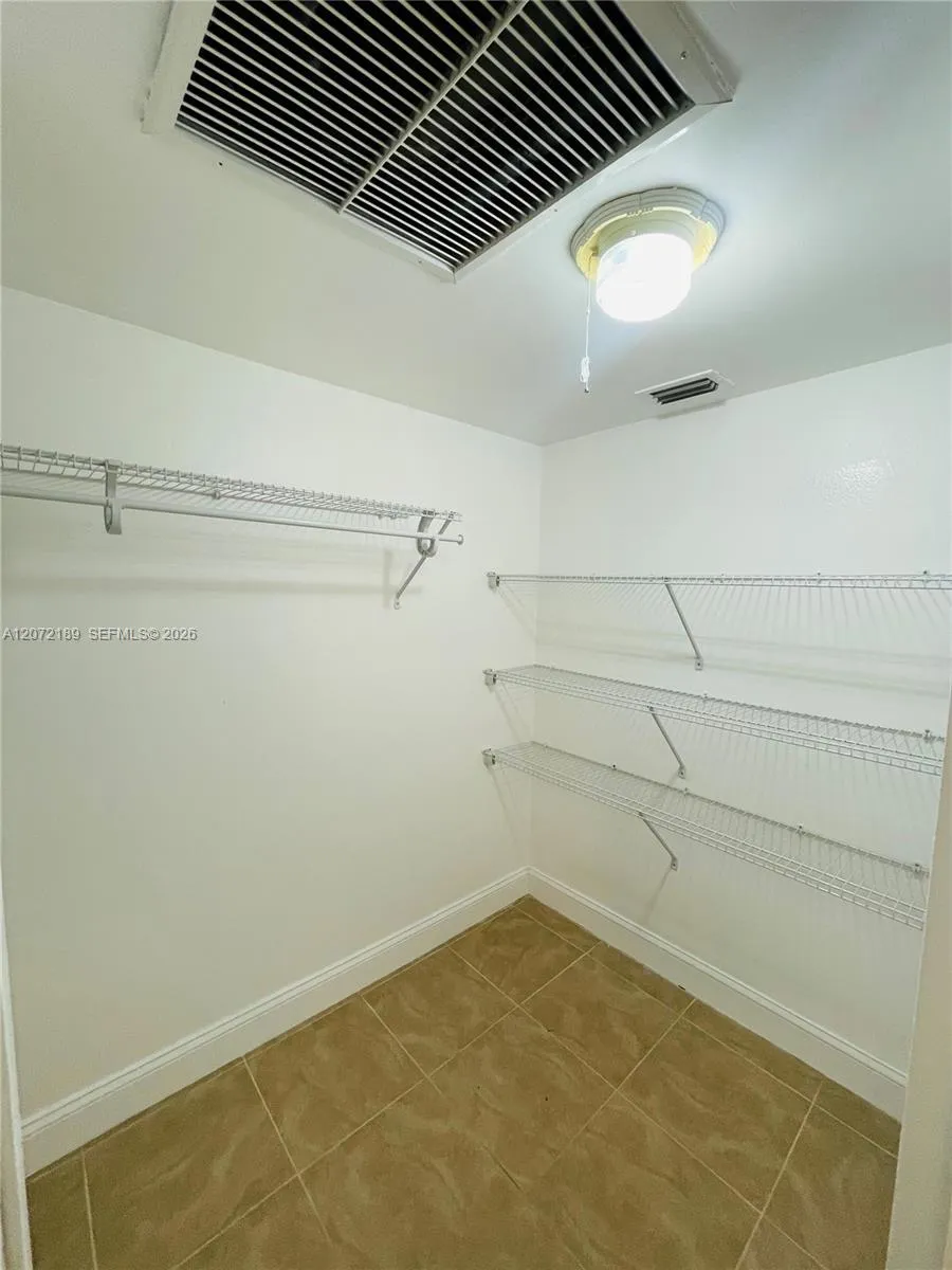 20005 NE 3rd Ct #5 Miami, FL 33179