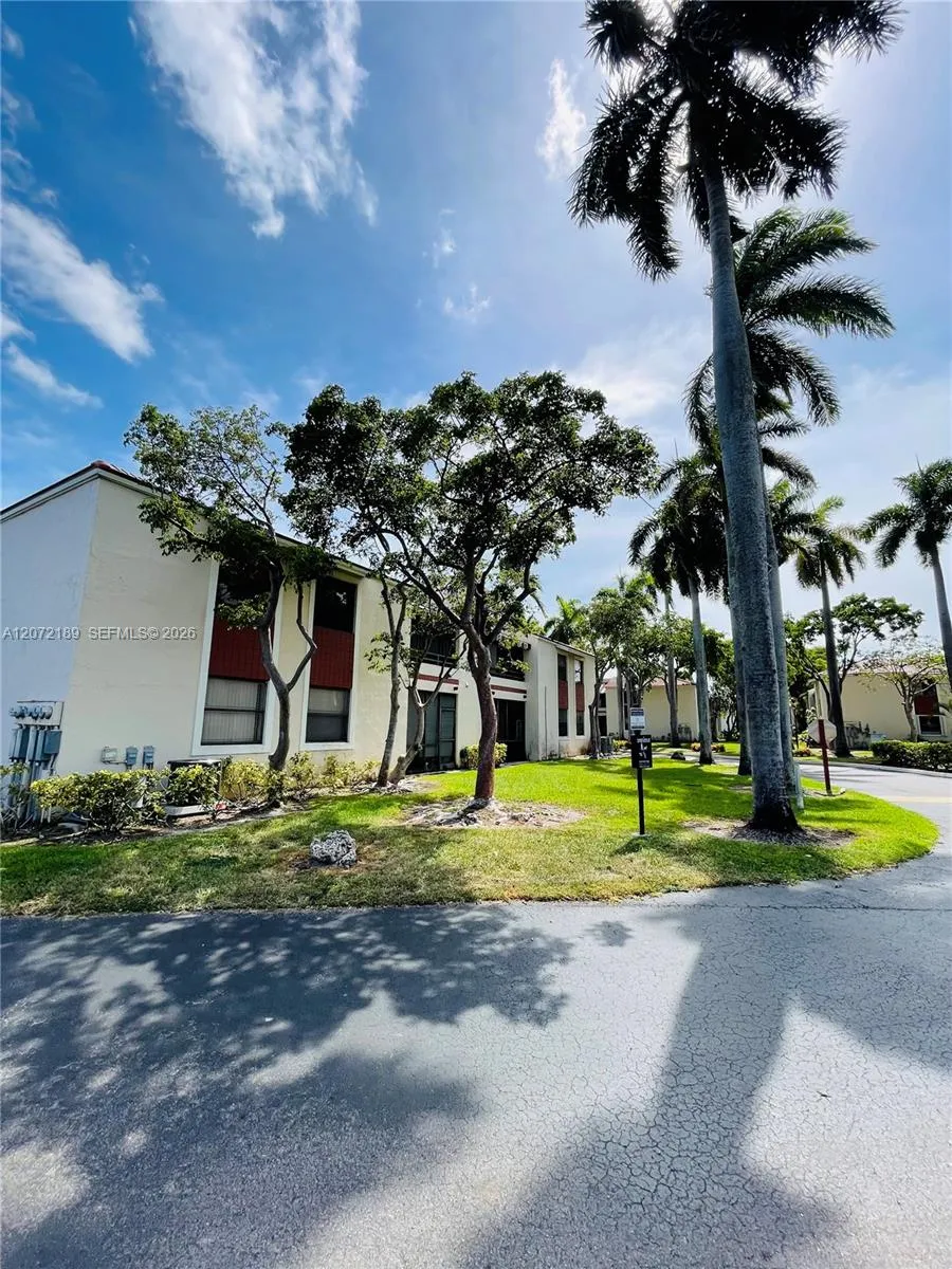 20005 NE 3rd Ct #5 Miami, FL 33179