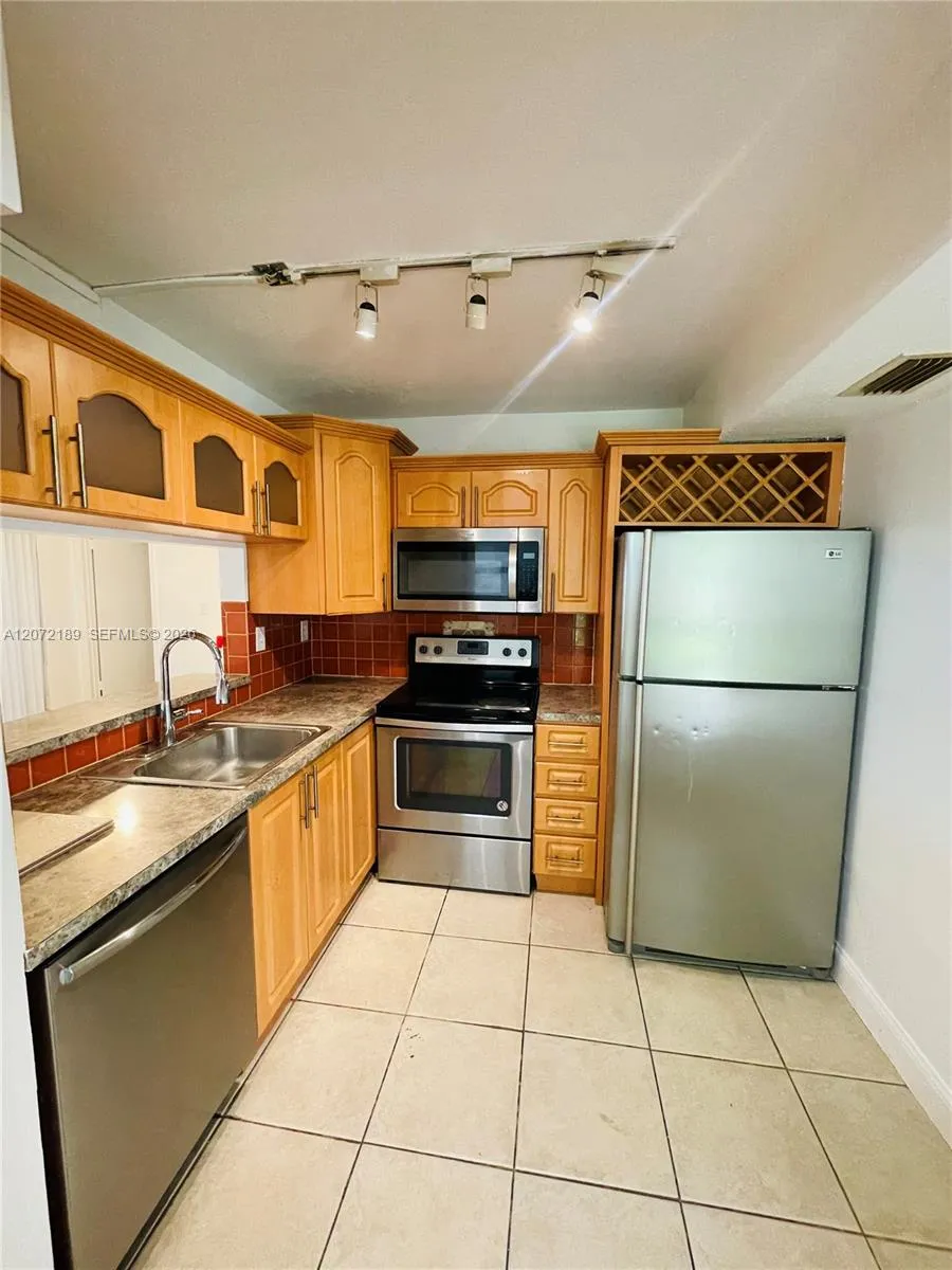 20005 NE 3rd Ct #5 Miami, FL 33179