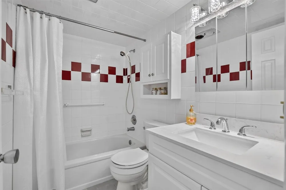 3056 NEWPORT Deerfield Beach, FL 33442