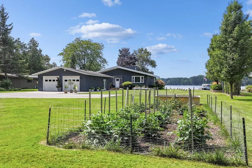3748 E Duck Lake Road Green Lake Township, MI 49637