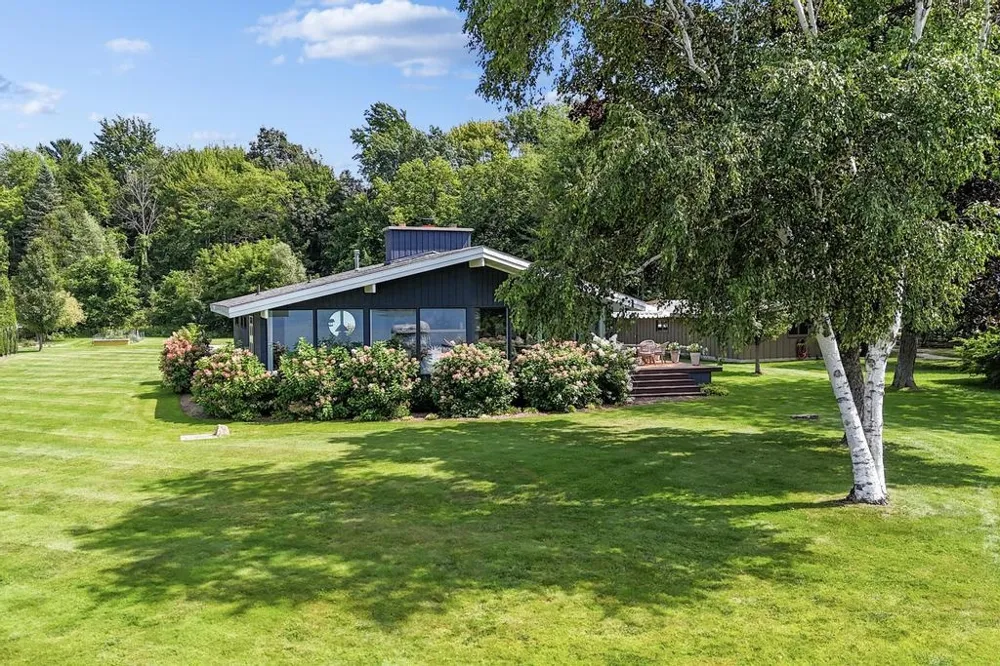 3748 E Duck Lake Road Green Lake Township, MI 49637