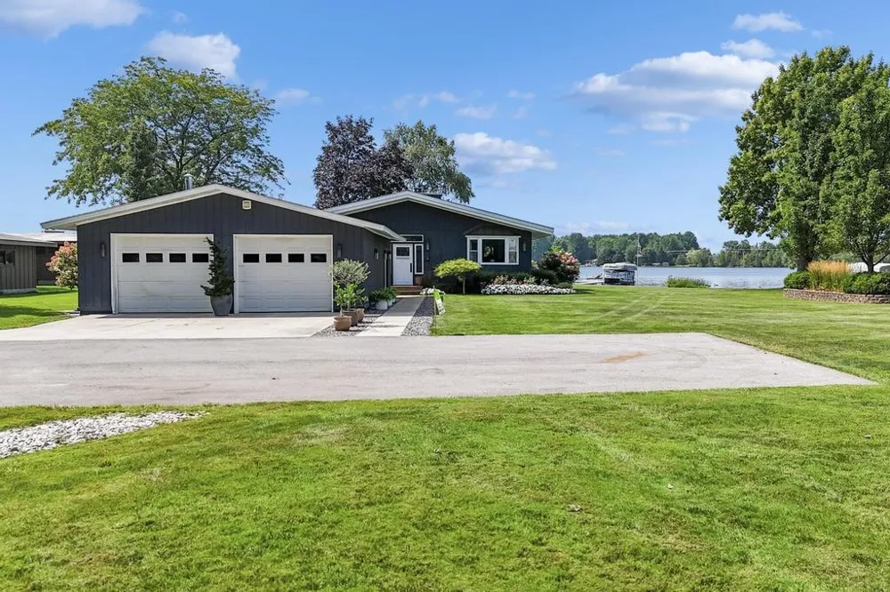 3748 E Duck Lake Road Green Lake Township, MI 49637