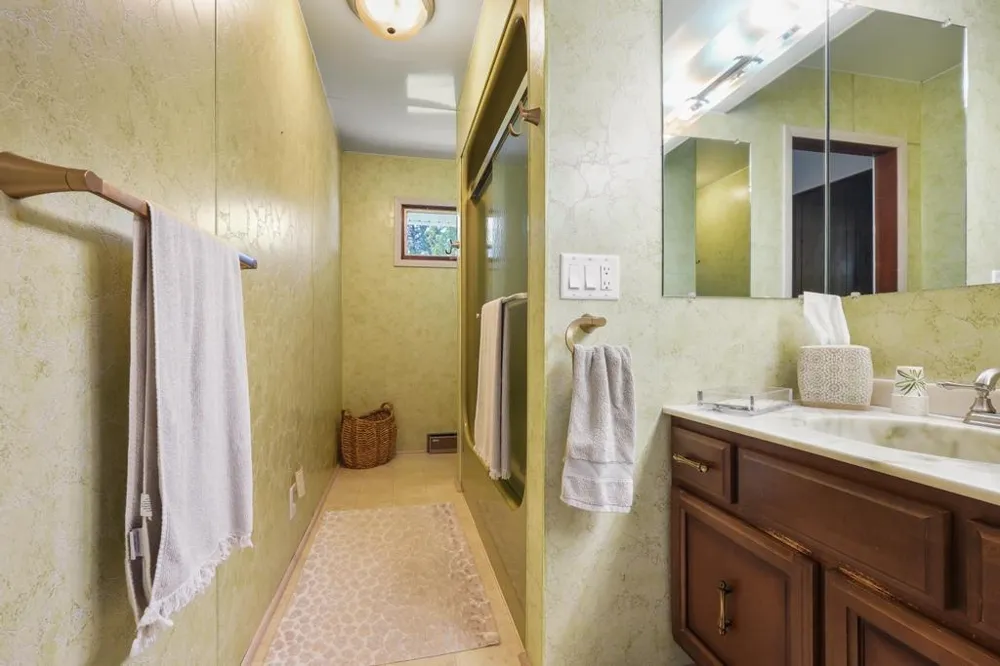 3748 E Duck Lake Road Green Lake Township, MI 49637