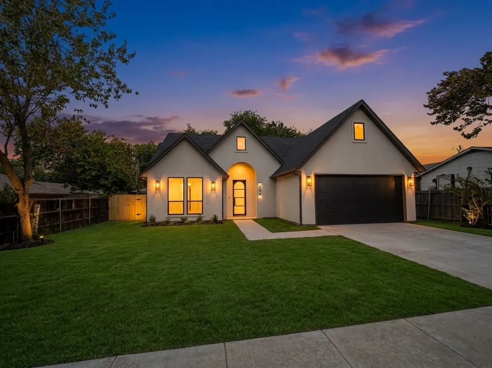 338 TEXANA STREET Van Alstyne, TX 75495