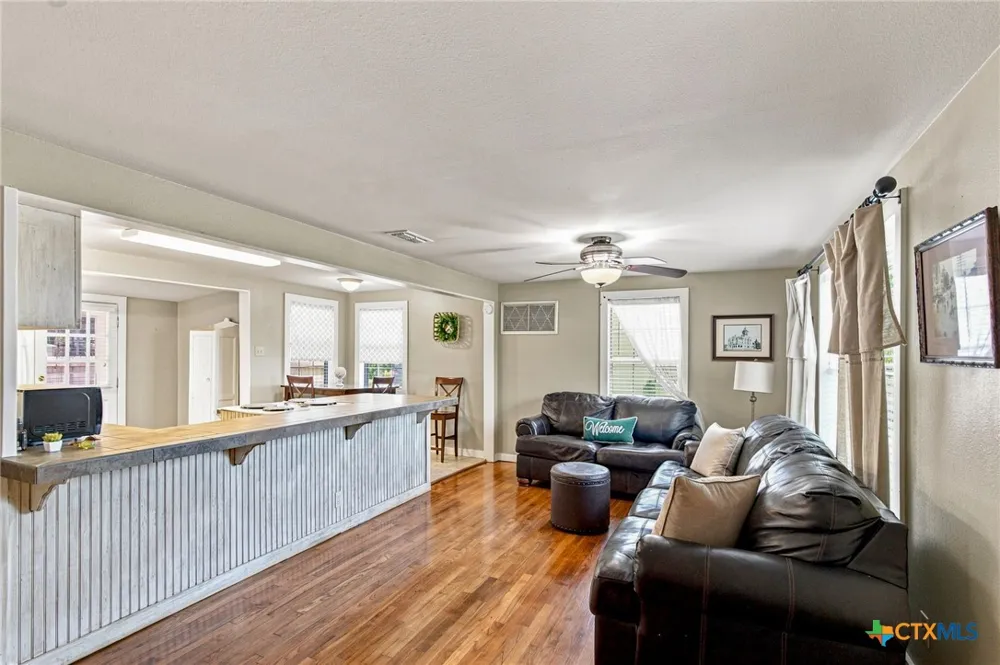 7214 State Highway 185 Victoria, TX 77905