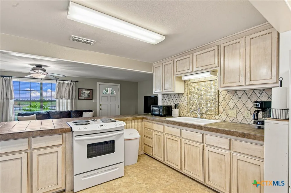 7214 State Highway 185 Victoria, TX 77905