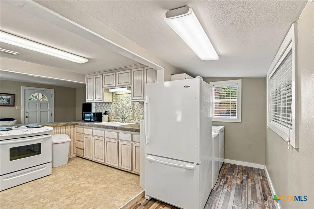 7214 State Highway 185 Victoria, TX 77905