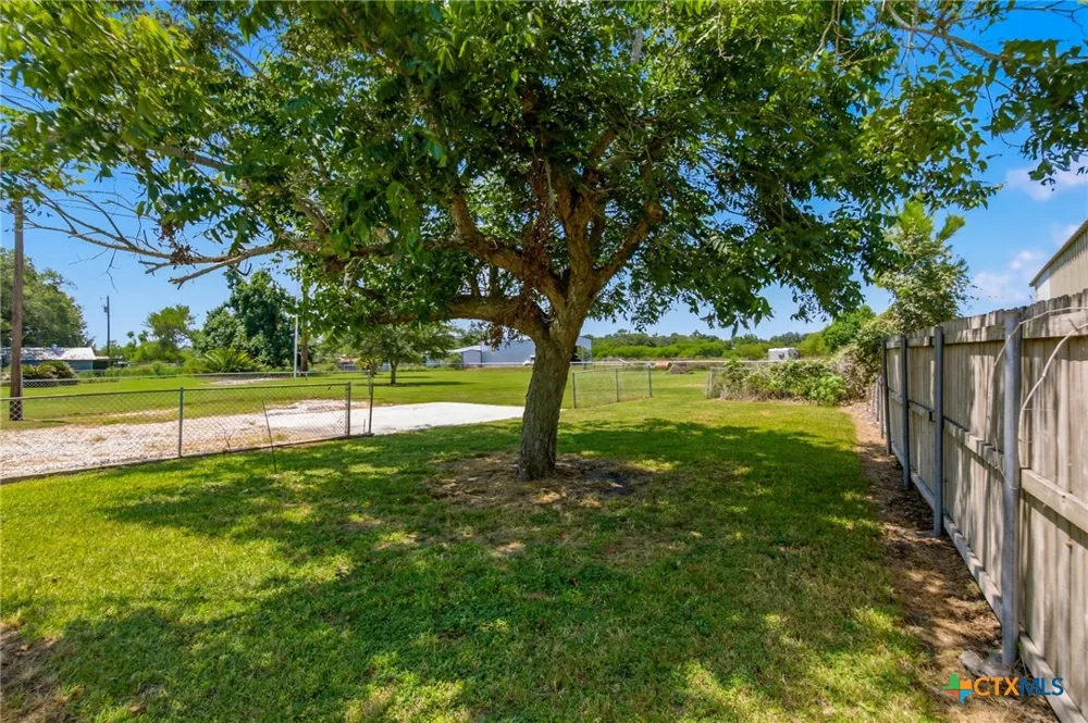 7214 State Highway 185 Victoria, TX 77905