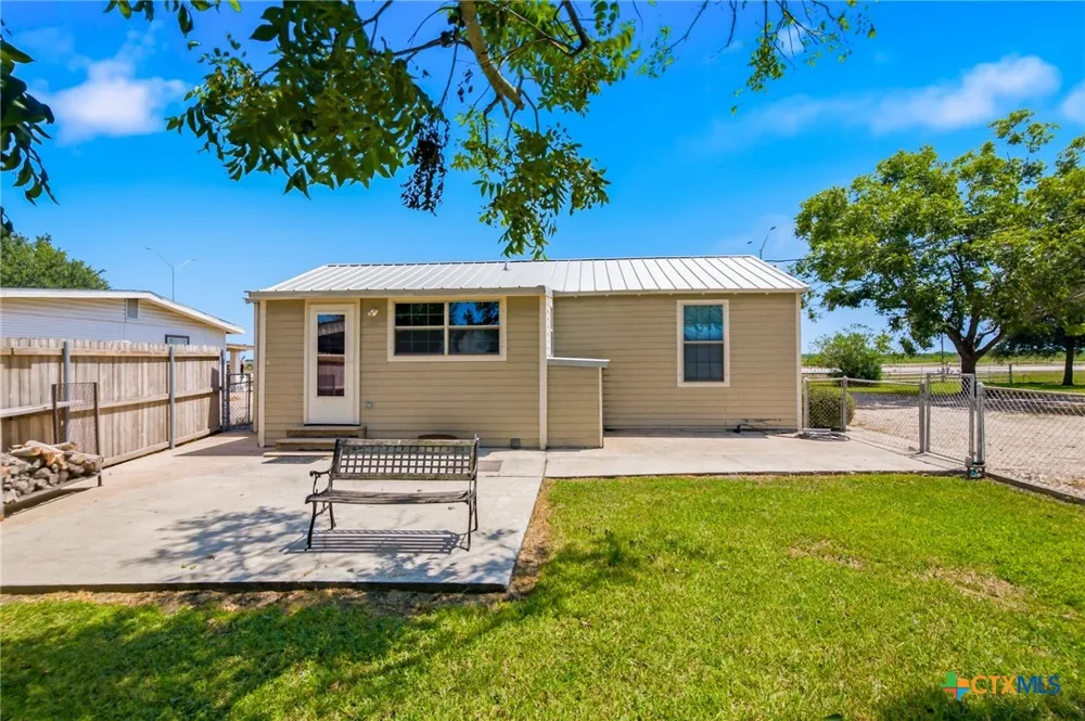 7214 State Highway 185 Victoria, TX 77905