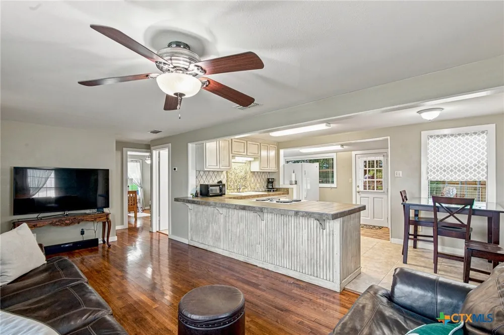7214 State Highway 185 Victoria, TX 77905