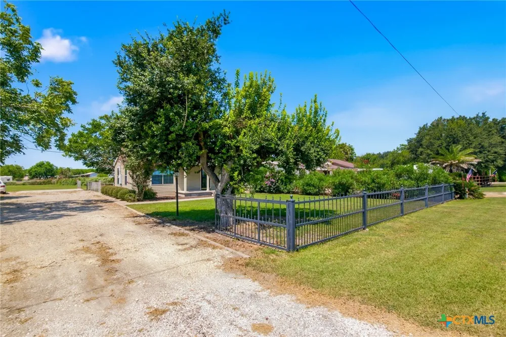 7214 State Highway 185 Victoria, TX 77905