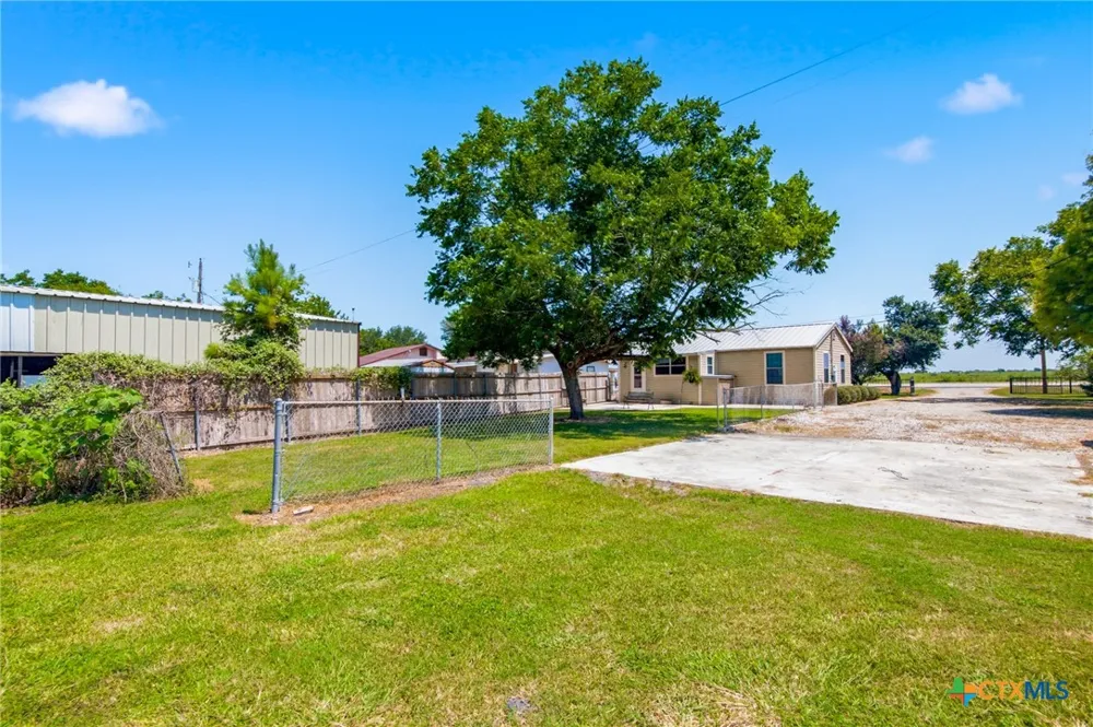 7214 State Highway 185 Victoria, TX 77905