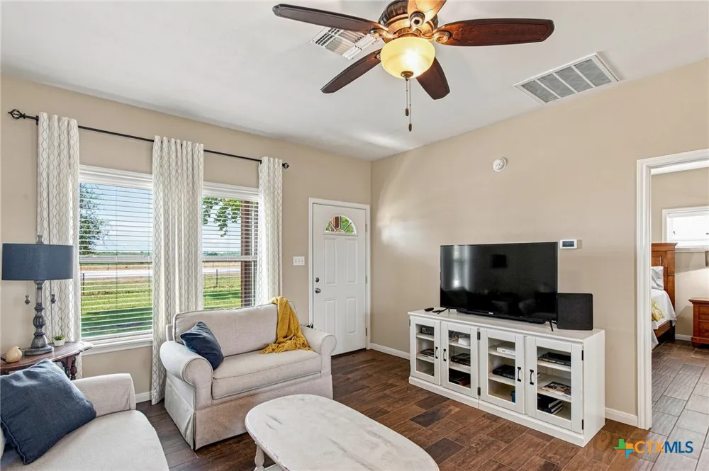 7214 State Highway 185 Victoria, TX 77905