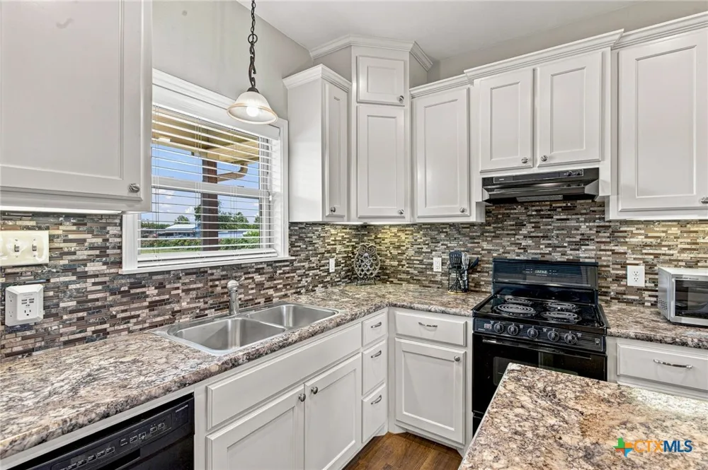 7214 State Highway 185 Victoria, TX 77905
