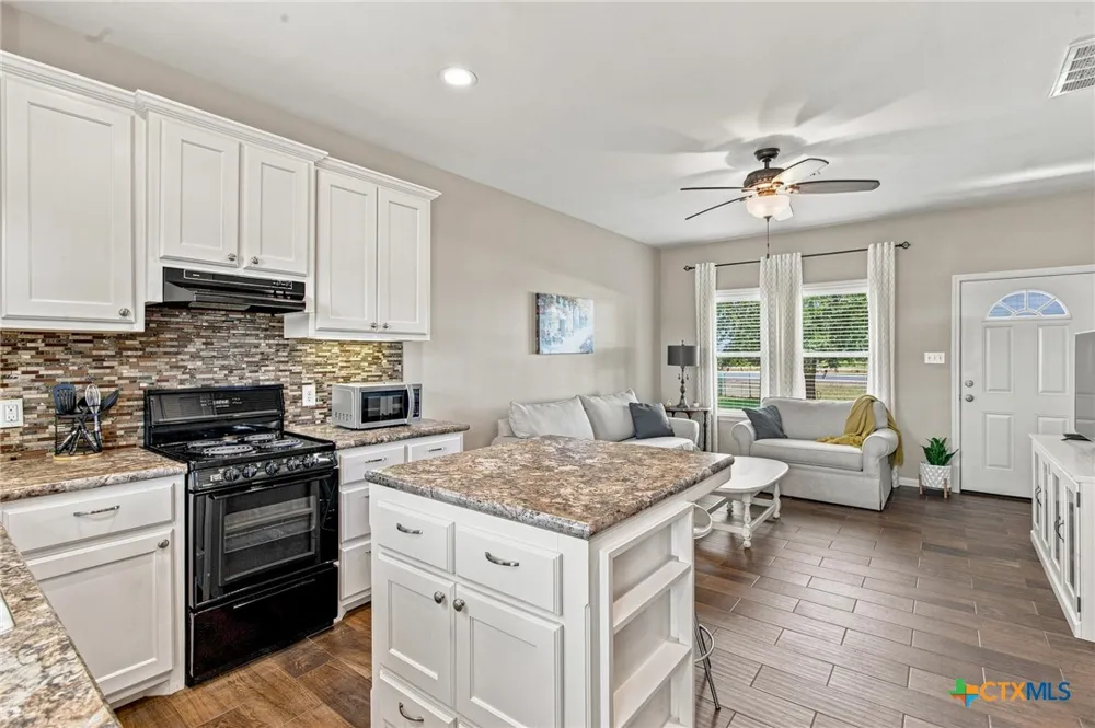 7214 State Highway 185 Victoria, TX 77905