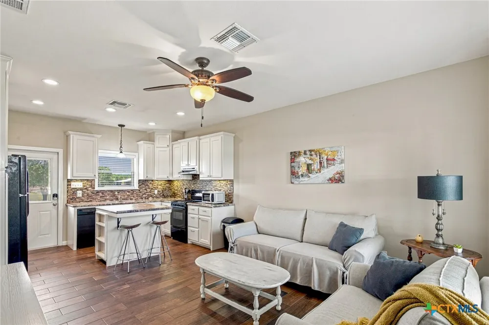 7214 State Highway 185 Victoria, TX 77905