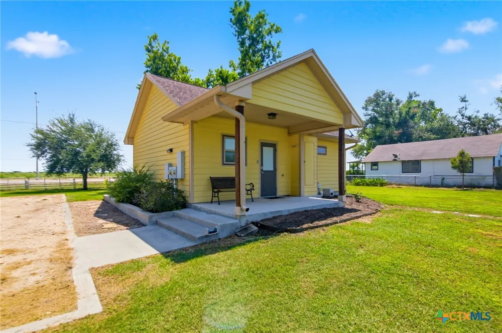 7214 State Highway 185 Victoria, TX 77905