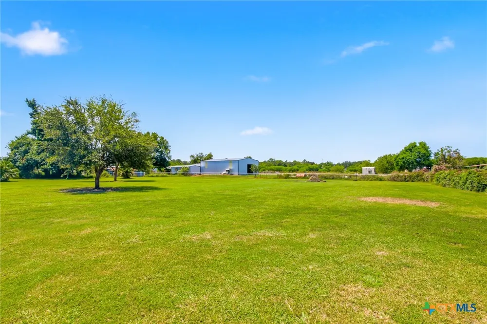 7214 State Highway 185 Victoria, TX 77905