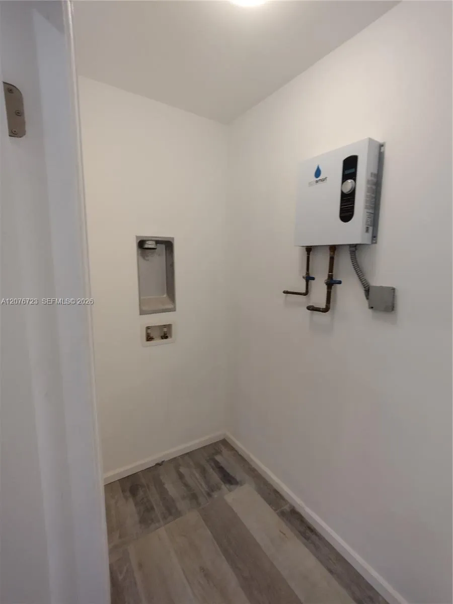 300 S Biscayne River Dr Miami, FL 33169