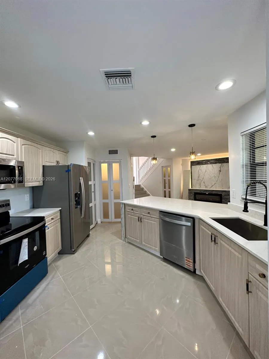 9177 W Sunrise Blvd Plantation, FL 33322