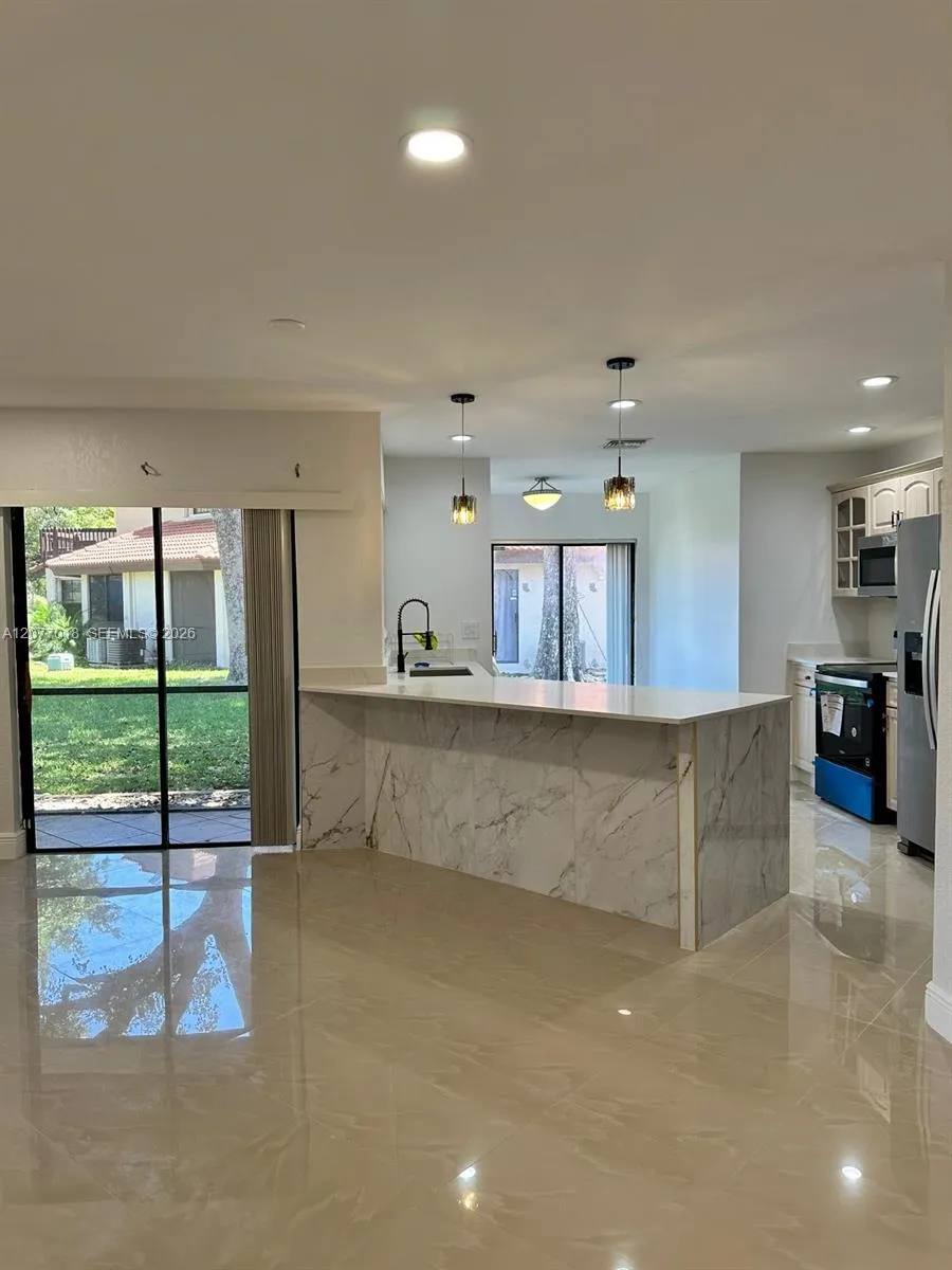 9177 W Sunrise Blvd Plantation, FL 33322