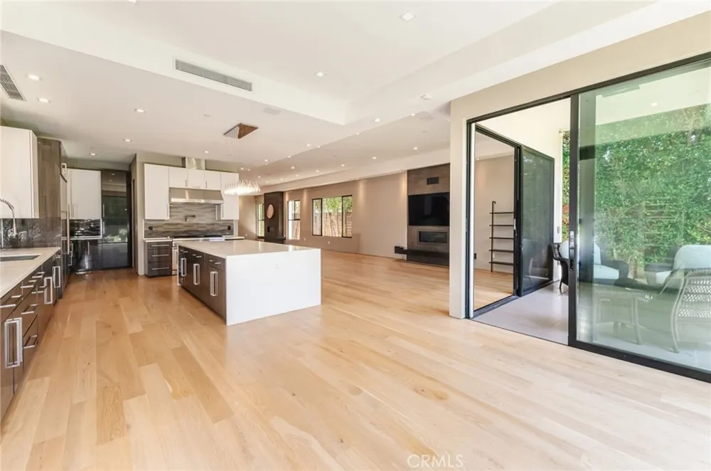 1643 S Carmelina Los Angeles, CA 90025