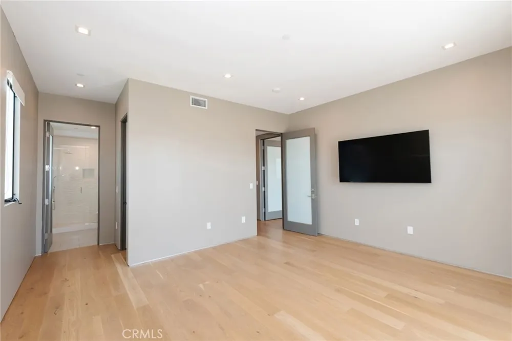 1643 S Carmelina Los Angeles, CA 90025