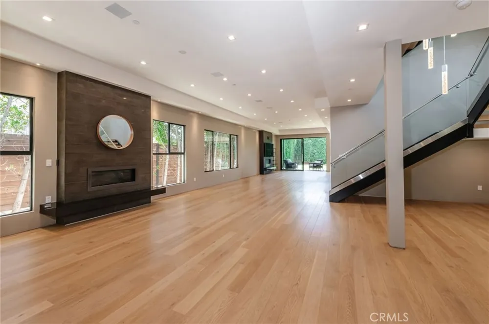 1643 S Carmelina Los Angeles, CA 90025
