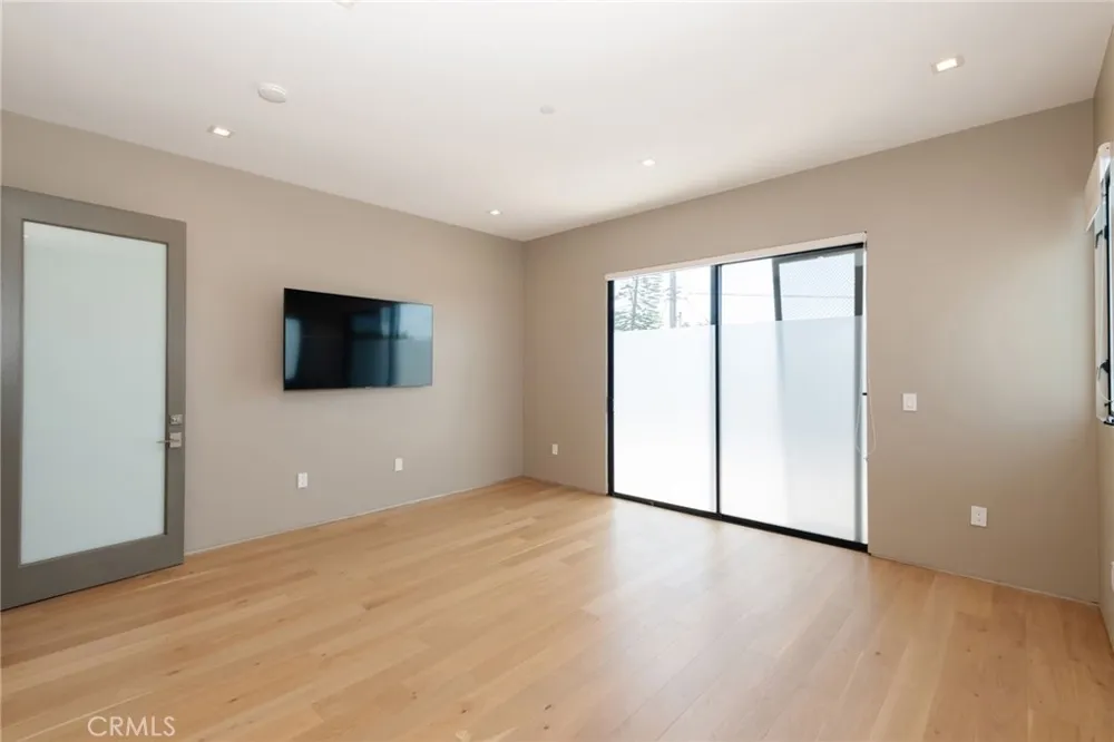 1643 S Carmelina Los Angeles, CA 90025