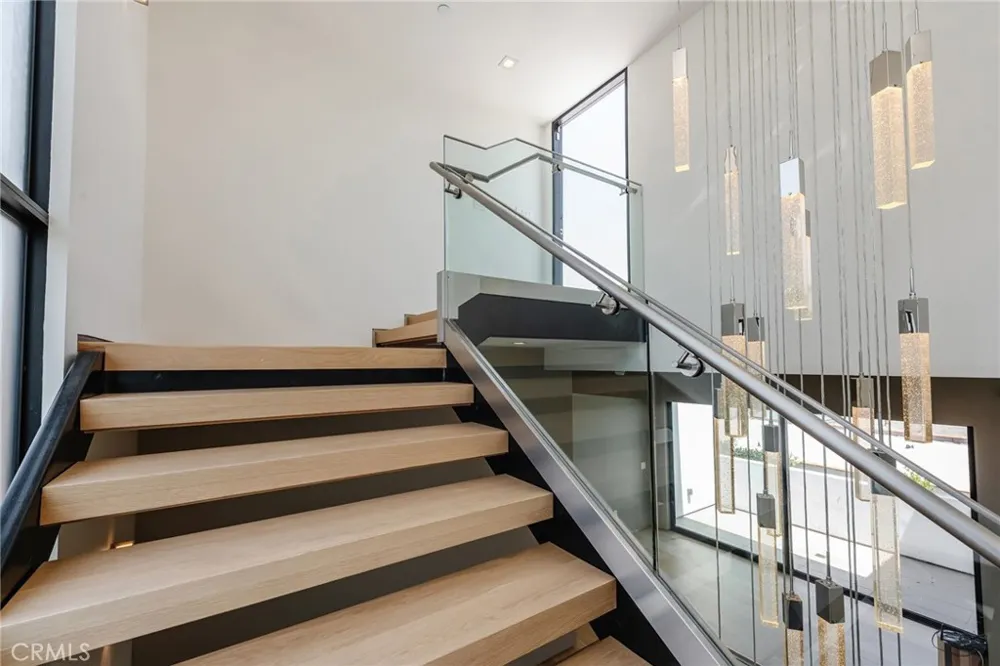 1643 S Carmelina Los Angeles, CA 90025